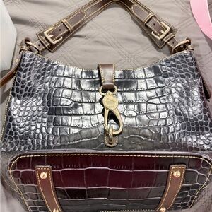 Elegant Black Crocodile-Embossed Women's Bag